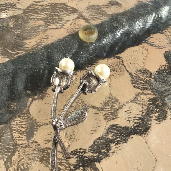 Three Flower Brooches Gold, Silver, Red, Pearl - Picture 7 of 8